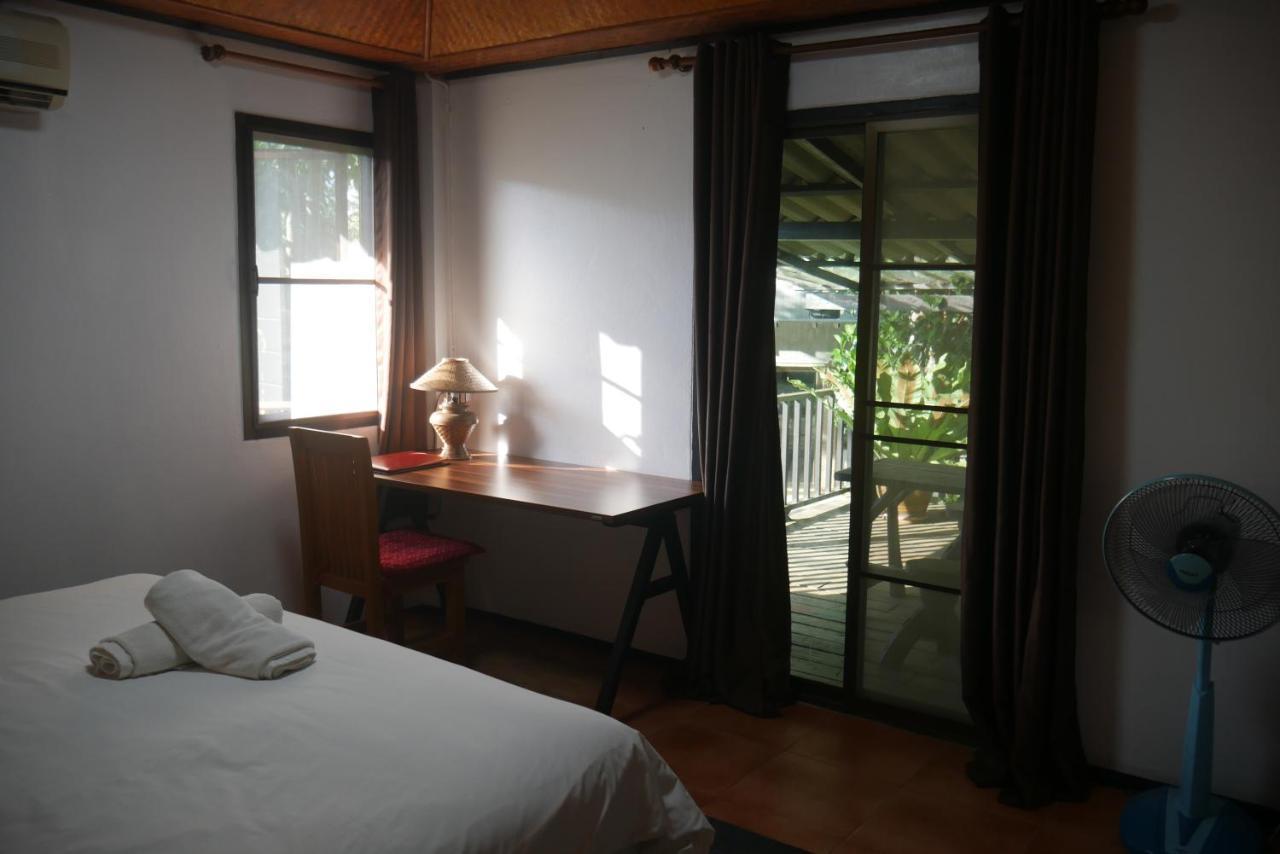 Big Elk Steak House - Homestay Trat Exteriör bild